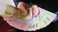 Середня зарплата чиновників Полтавщини: де заробляють найбільше