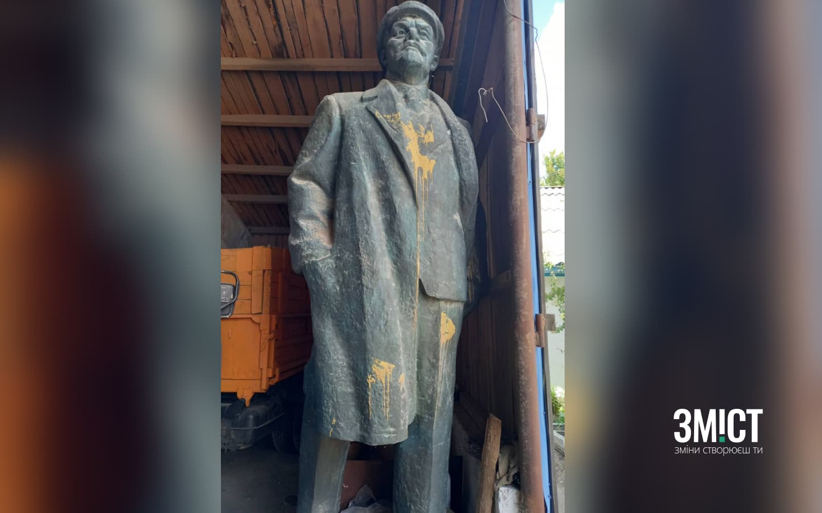 Бронзова фігура Володимира Леніна