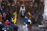 Заступник командира батальйону  й молодий артилерист – на щиті. Полтава попрощалася з воїнами (ФОТО)