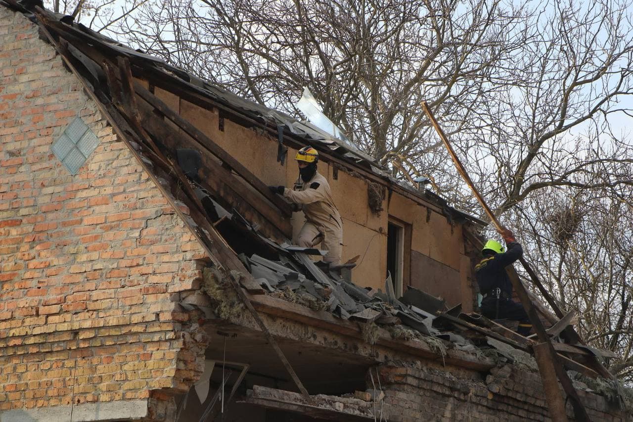 Ілюстративне фото. Наслідки обстрілу по Полтаві 1 квітня