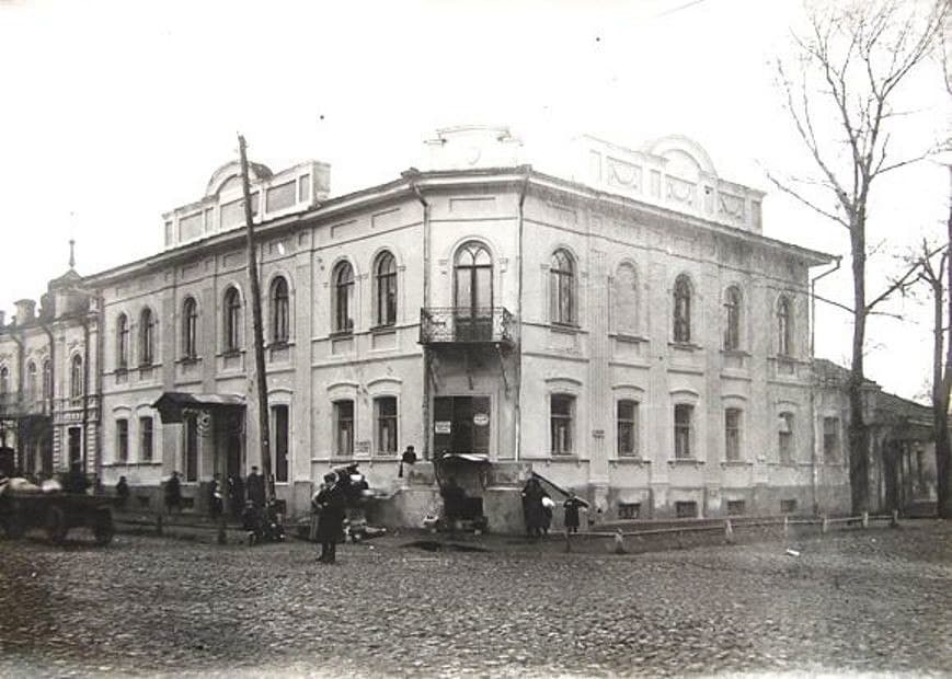 Кінець XIX століття. Будинок провізора Марка Ромера. Тут знаходилося перше фотательє Йосипа Хмелевського