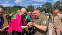 Після 49 місяців російського полону додому повернувся офіцер-прикордонник Василь Малильо з Полтавщини