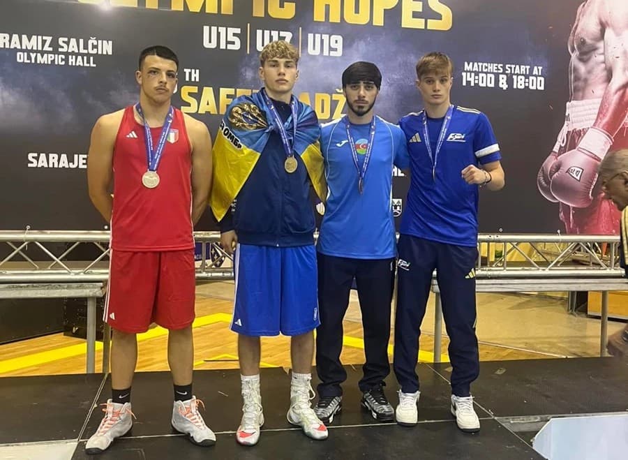 Микита Коваль та інші боксери після турніру Olympic Hope