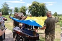 Полтавщина проводить в останню путь стрільця-зенітника Ігоря Дроботая