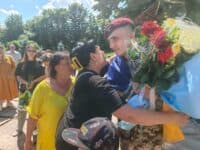Додому після трьох років полону: на Полтавщині зустріли десантника (ФОТО)