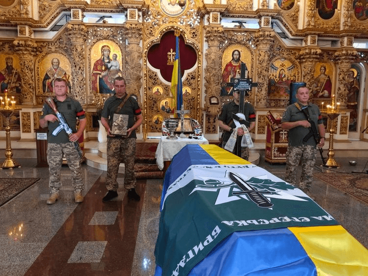 У Полтаві попрощалися з командиром відділення б...