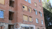 Після березневого обстрілу у Полтаві розпочали ремонт пошкодженого будинку 