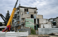 У Полтаві почали відбудовувати будинок на Браїлках, який торік зруйнувала російська ракета