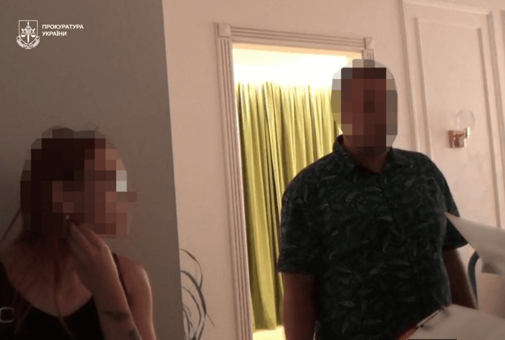 За 11 тисяч доларів міг обіцяти відстрочку від ...