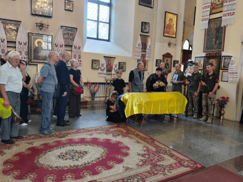 Чотирьох захисників провели в останню путь у По...