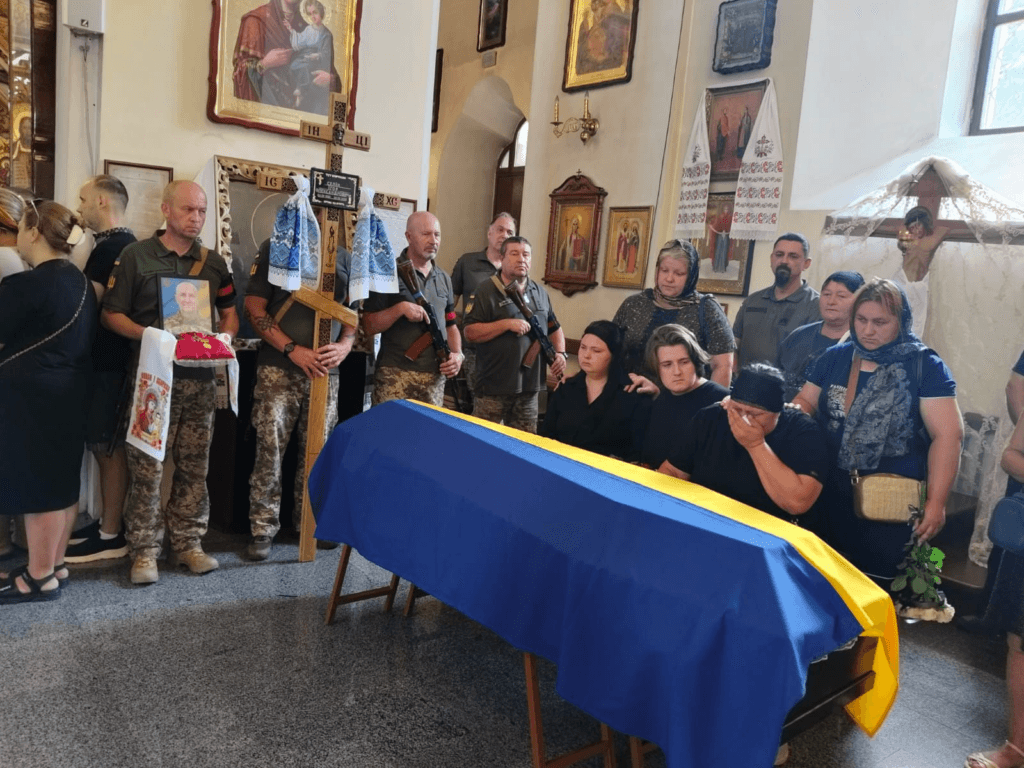 Чотирьох захисників провели в останню путь у По...