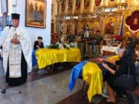 25-річний оператор дронів та 49-річний штурмовик: Полтава попрощалася з двома захисниками 