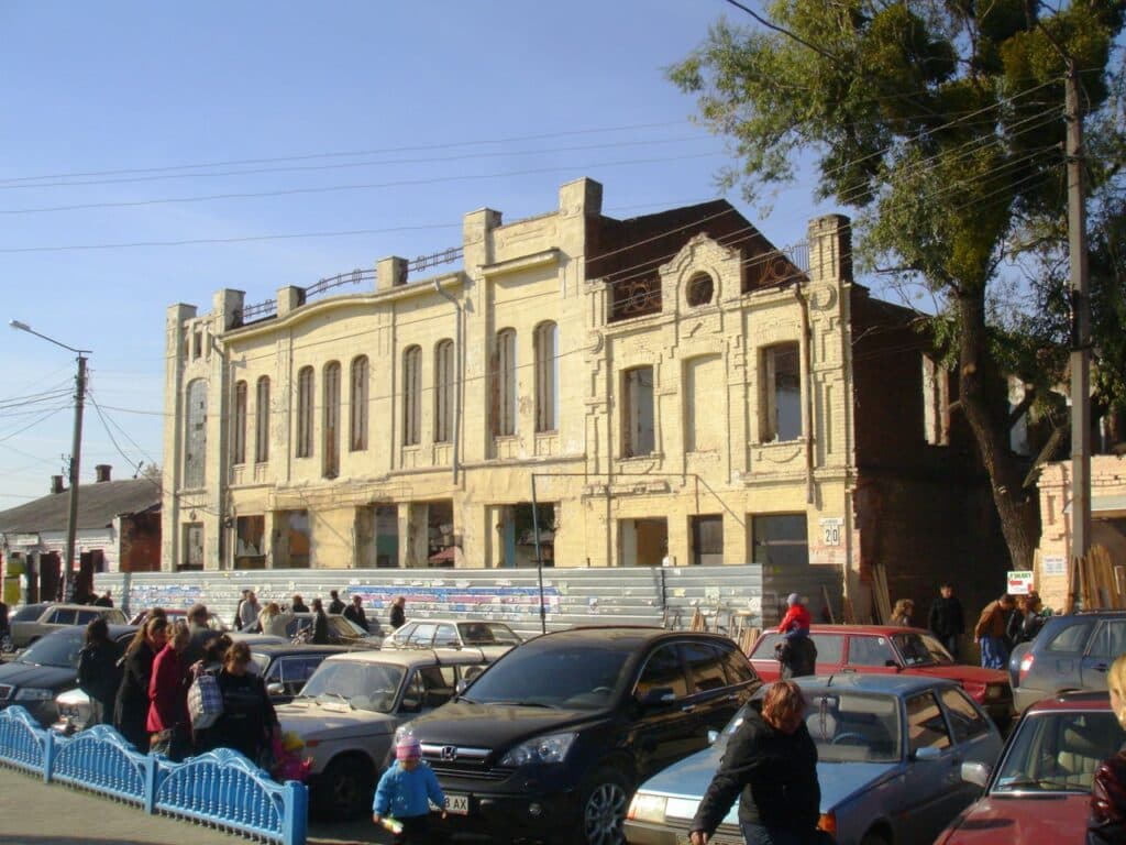 Унікальна будівля Полтави, яка поволі руйнуєтьс...