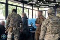 Під час обшуків у Полтаві виявили печатку військової частини та бланки УБД у фігуранта корупційної справи