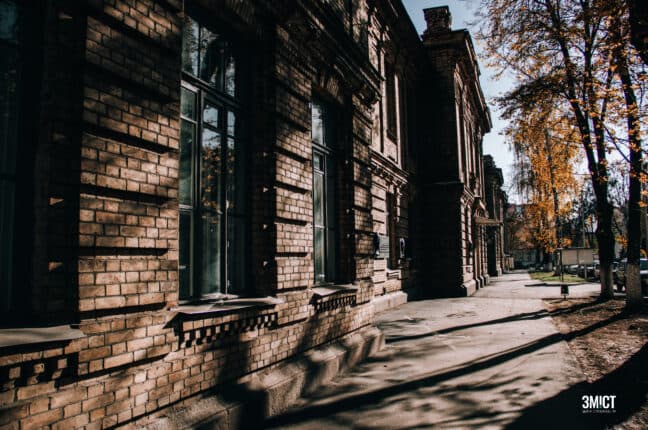 Де навчалися в Полтаві 150 років тому і що там зараз