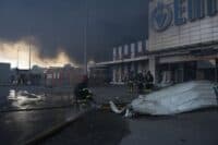У Полтаві ворог завдав удару по ТЦ «Епіцентр»: спалахнула пожежа, є постраждала
