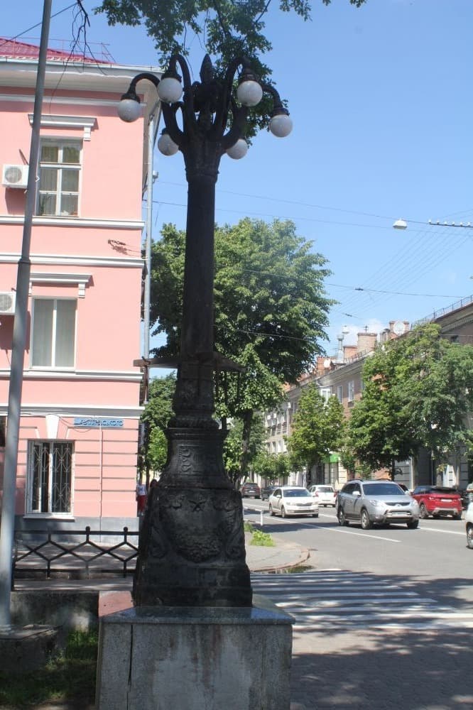 Планують пофарбувати ліхтар