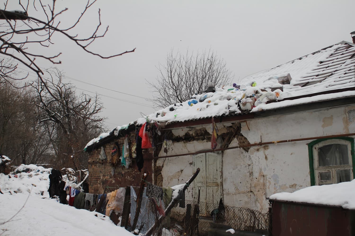 З подвір’я на вулиці Небесної Сотні вивезли понад 20 машин сміття