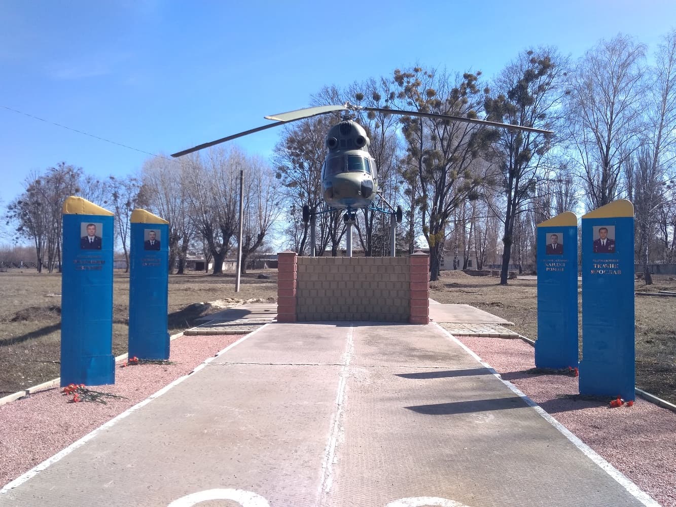 Меморіал на території Авіамістечка