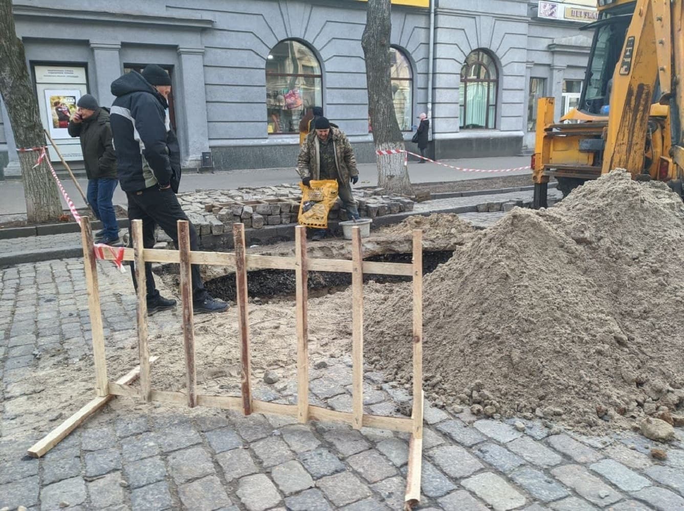 Роботи на місці провалля