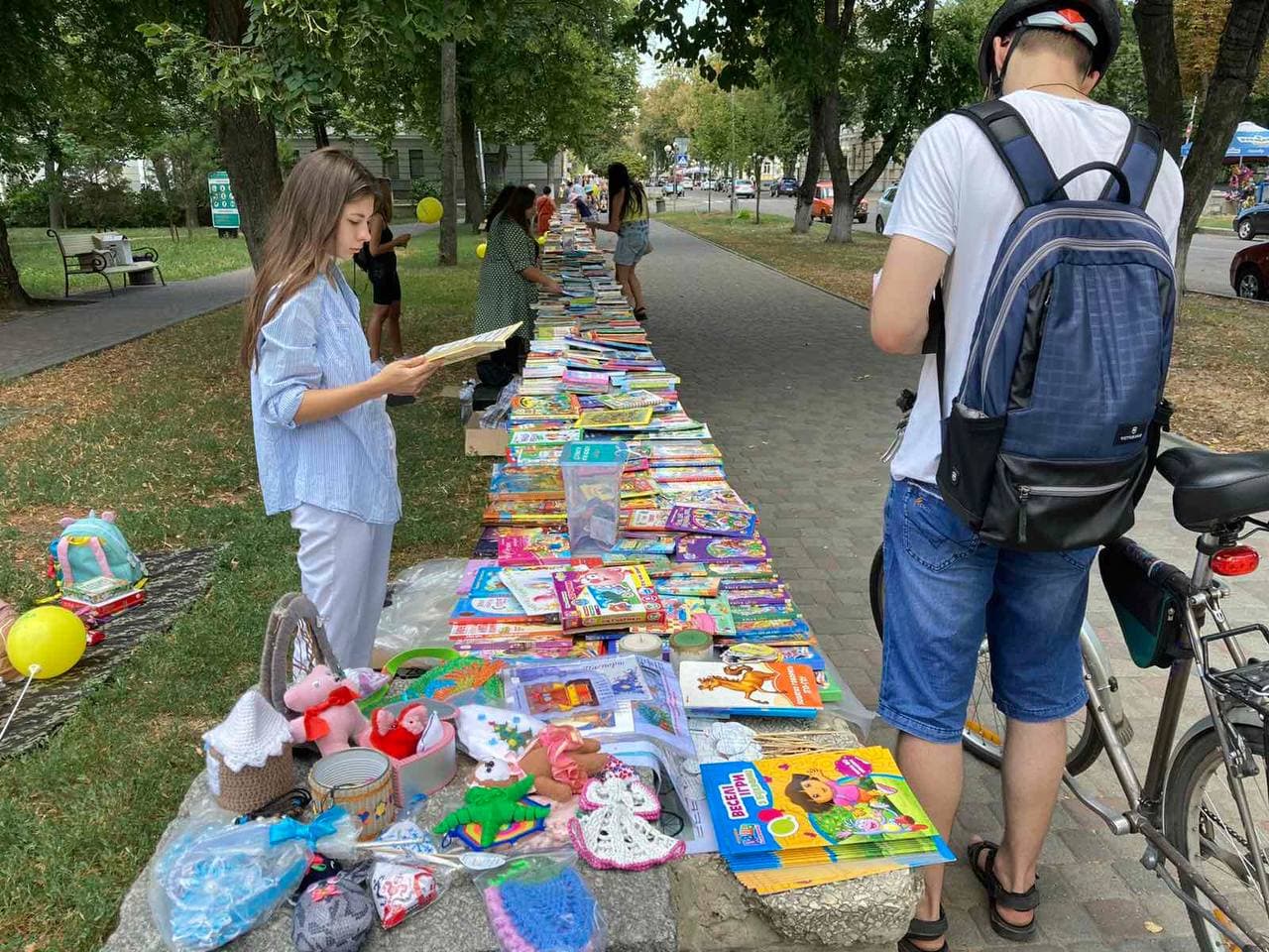 Благодійний книжковий ярмарок