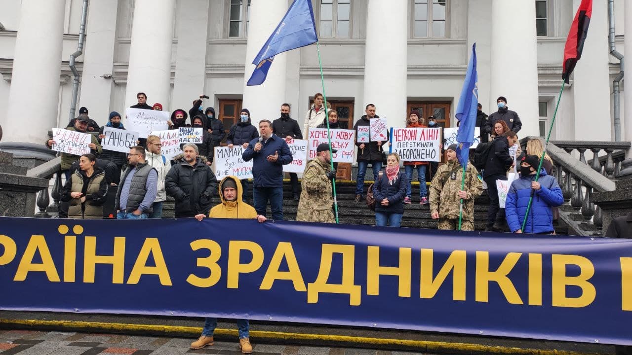 Протест під міською радою 10 грудня