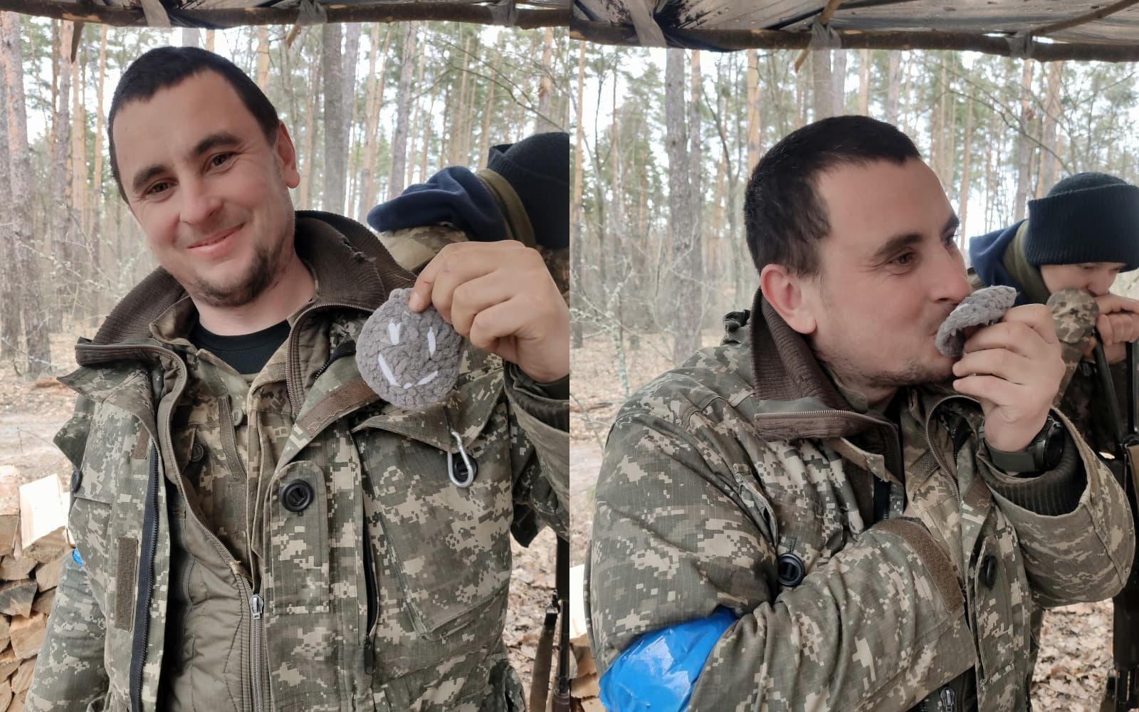 Олександр витягує з нагрудної кишені маленьку плетену серветочку з вишитим на ній смайликом. Його зробила і подарувала дитина, щоб тато завжди посміхався