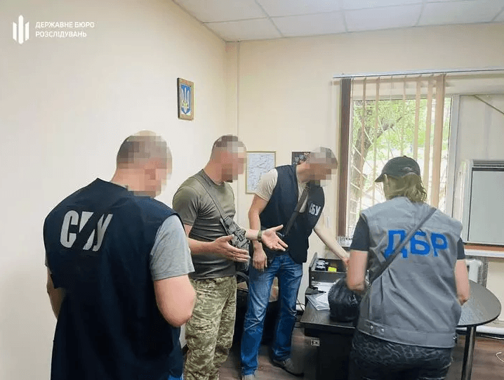 Затримання начальника військкомату