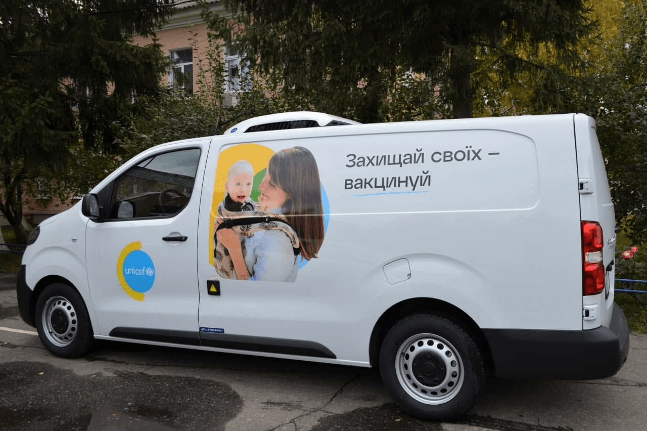 Ілюстративне фото. Авто для транспортування вакцин, яке отримала Полтавщина