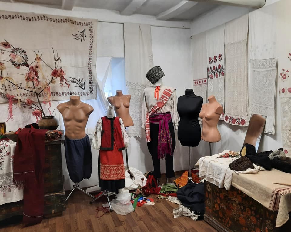 Пограбований музей «Етнографічна збірка “Древо”»