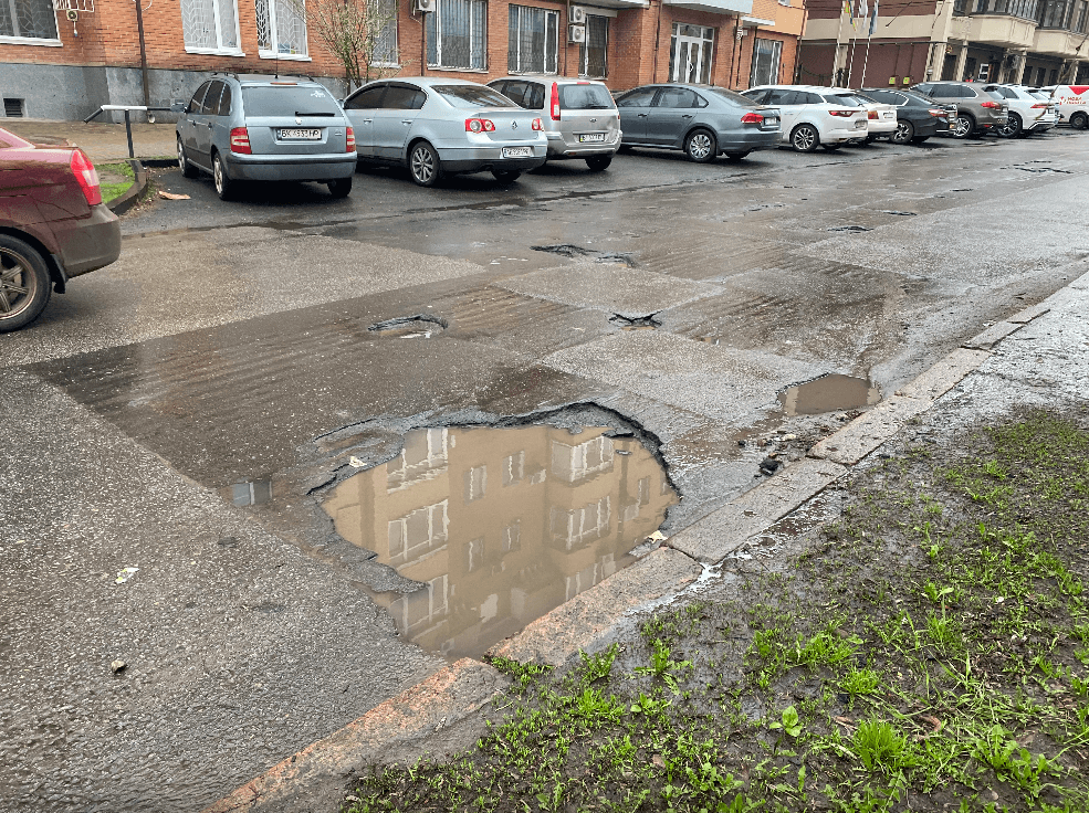 Яма на полтавській дорозі