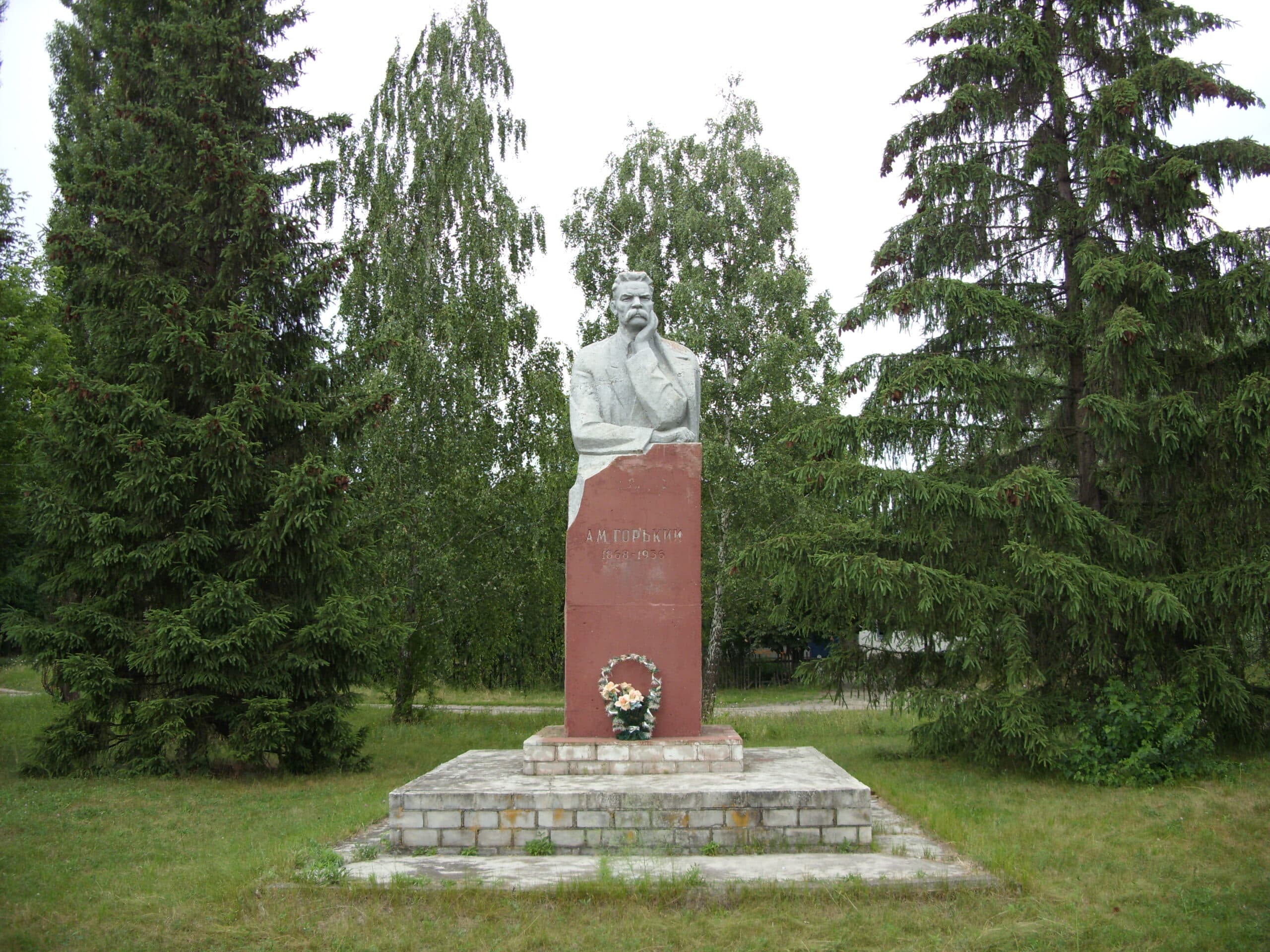 Пам’ятник Максиму Горькому у Верхній Мануйлівці