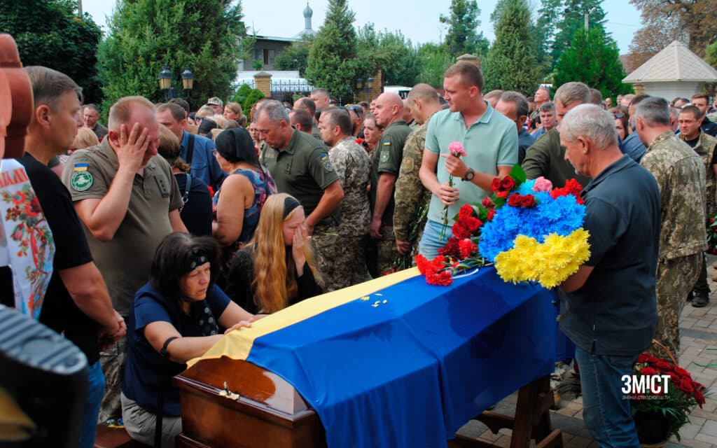 Фото - церемонії прощання з бійцями 18-ї бригади армійської авіації