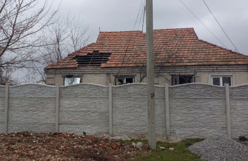 будинок після прильотів