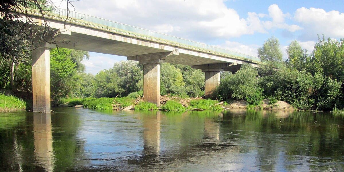 Міст через Псел у селі Манжелія