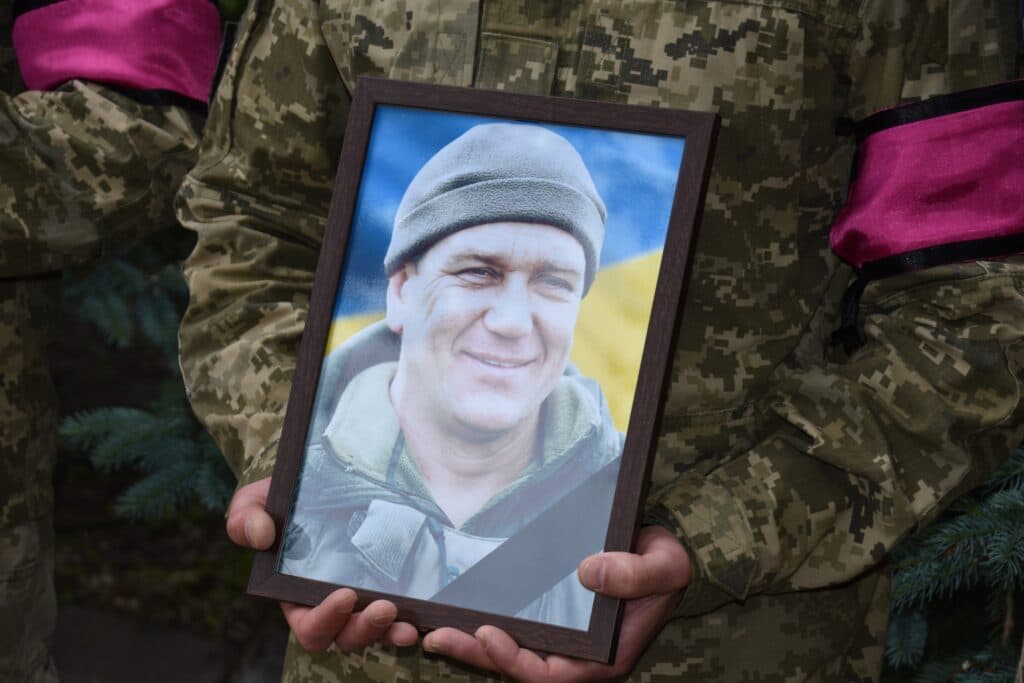 воїн Сергій Стеценко на щиті