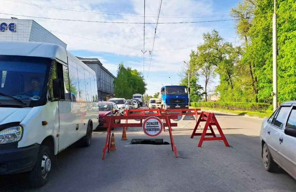 Провалля На Вул. Раїси Кириченко.