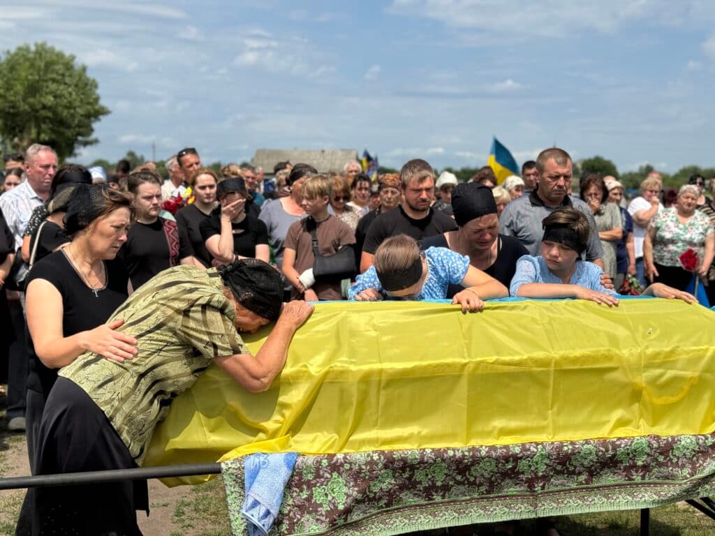 Родина прощається з воїном. Володимир Тур – на щиті