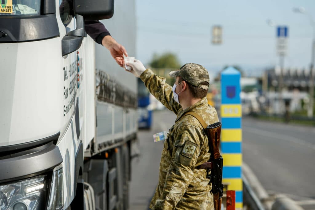 військовий, фура, водій, перетин кордону чоловіки 18-22 роки