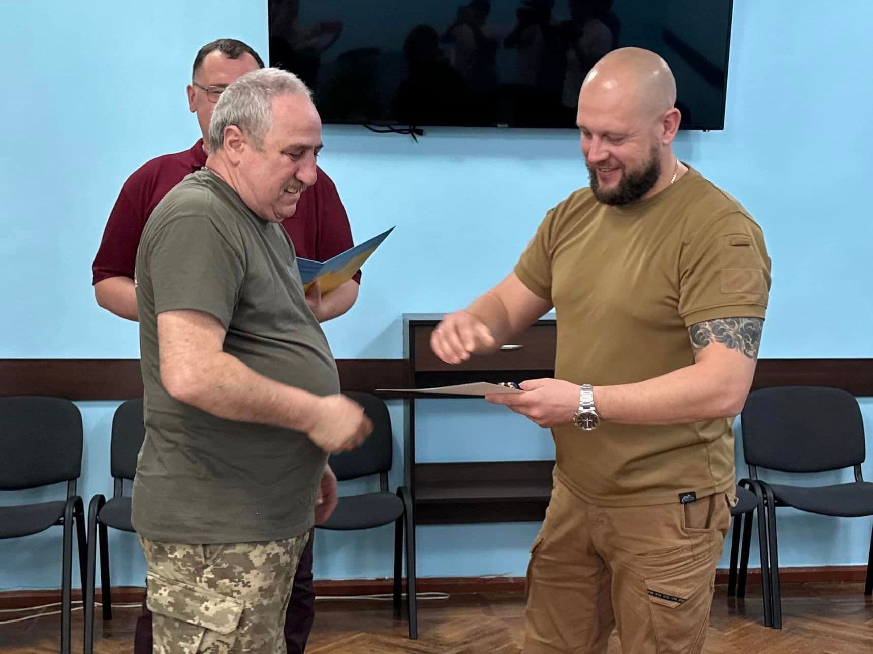 Нагородження воїна Гасана Гасанова
