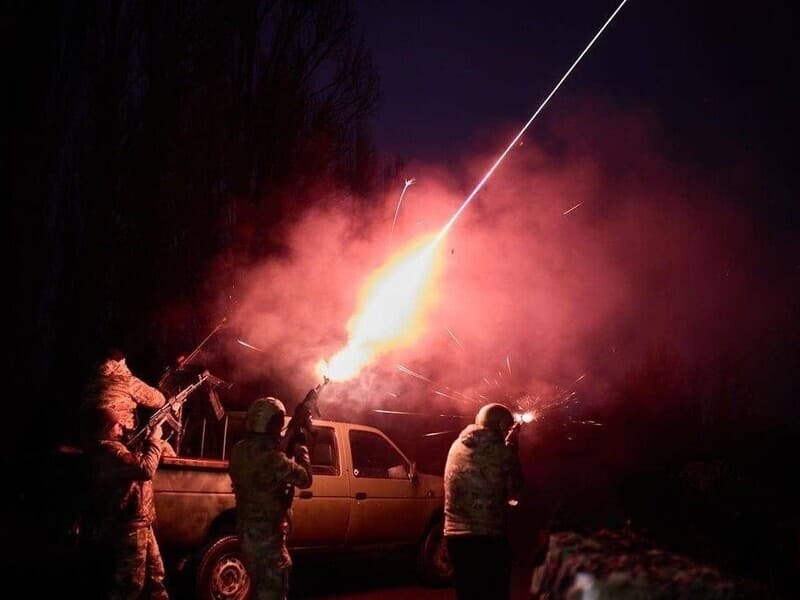 Українські військові збивають «Шахед»