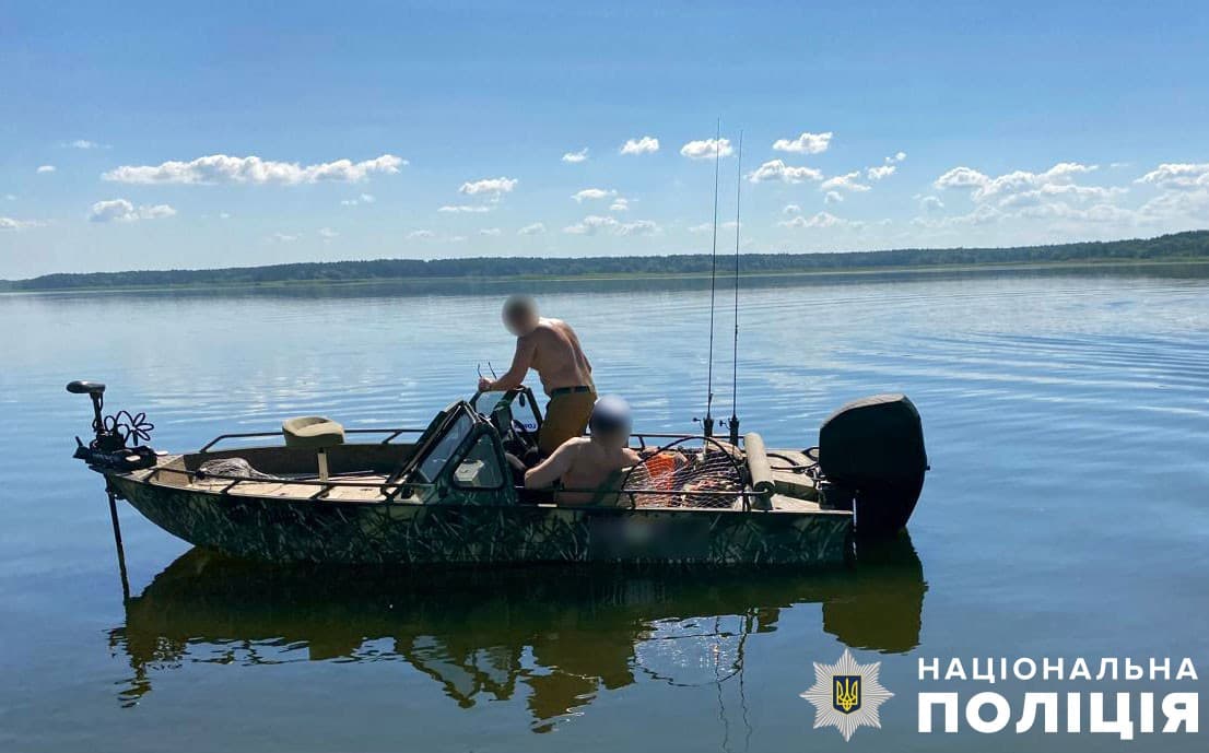 Порушники навігації на воді