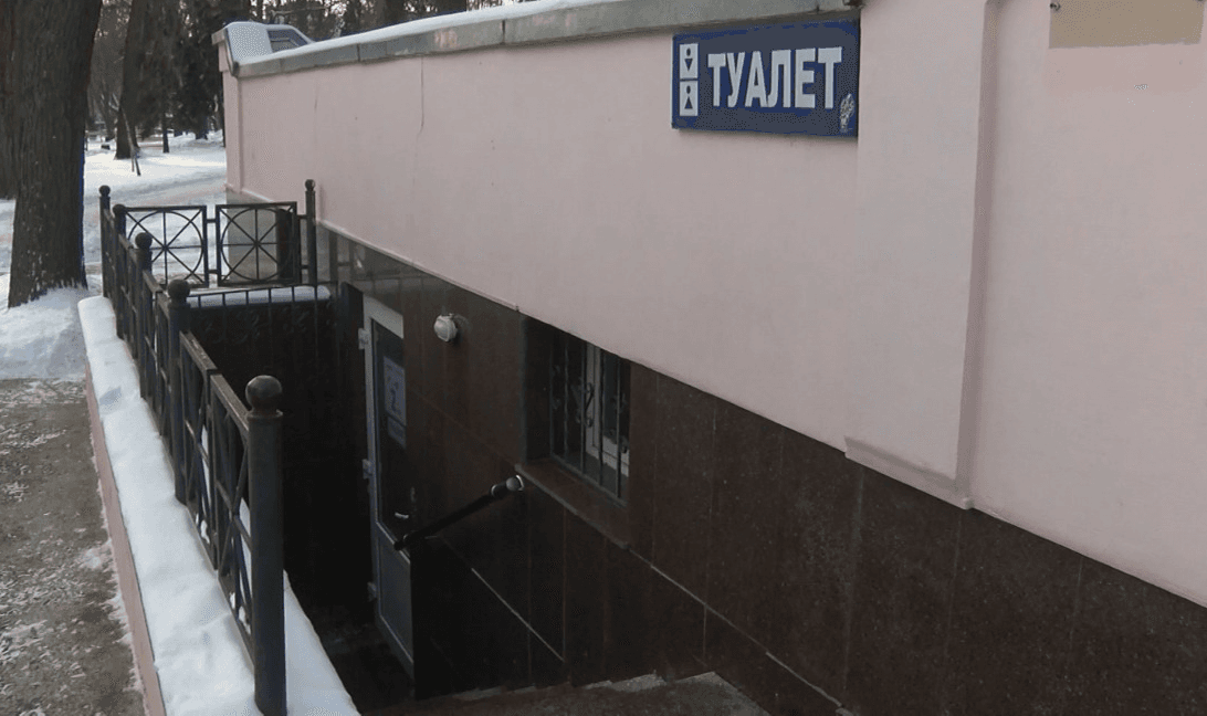 Громадська вбиральня в Полтаві