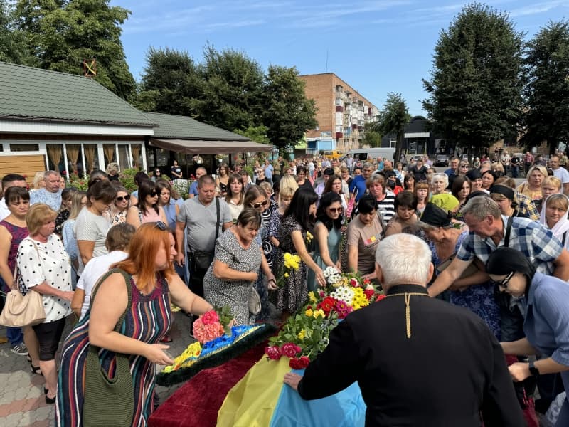 Прощалися з воїном у Хоролі. Фото - Хорольська громада