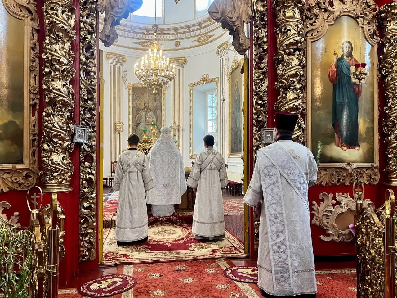 Літургія в соборі Спасо-Преображенського Мгарського монастиря.