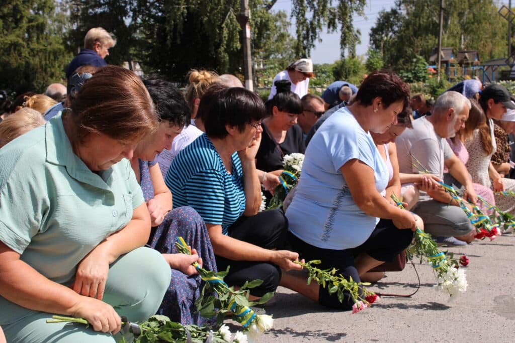Прощання із захисником. Фото: Семенівська громада