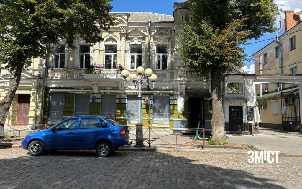Перефарбований фасад