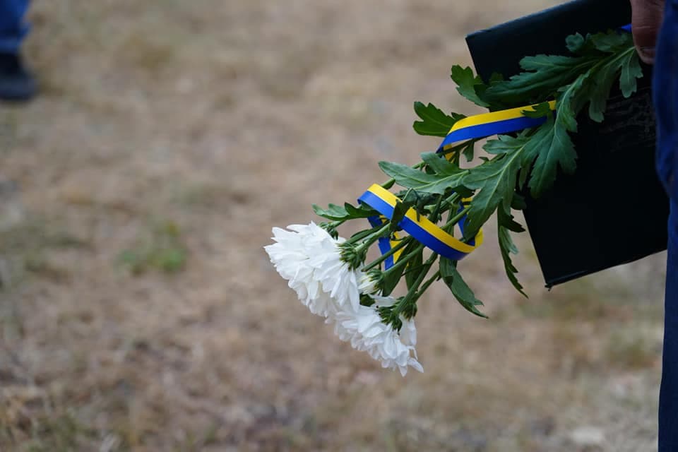 Відкриття меморіальної дошки. Фото - Зіньківської міської ради