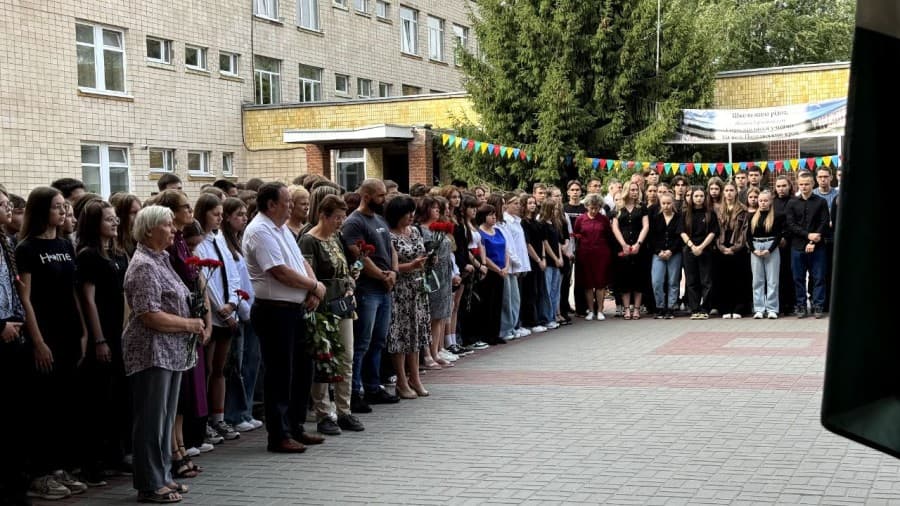 Відкриття меморіальної дошки. Фото: Полтавська міська рада