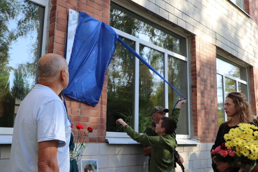 Відкриття меморіальної дошки у Полтаві 25 вересня. Фото: Полтавська міська рада.